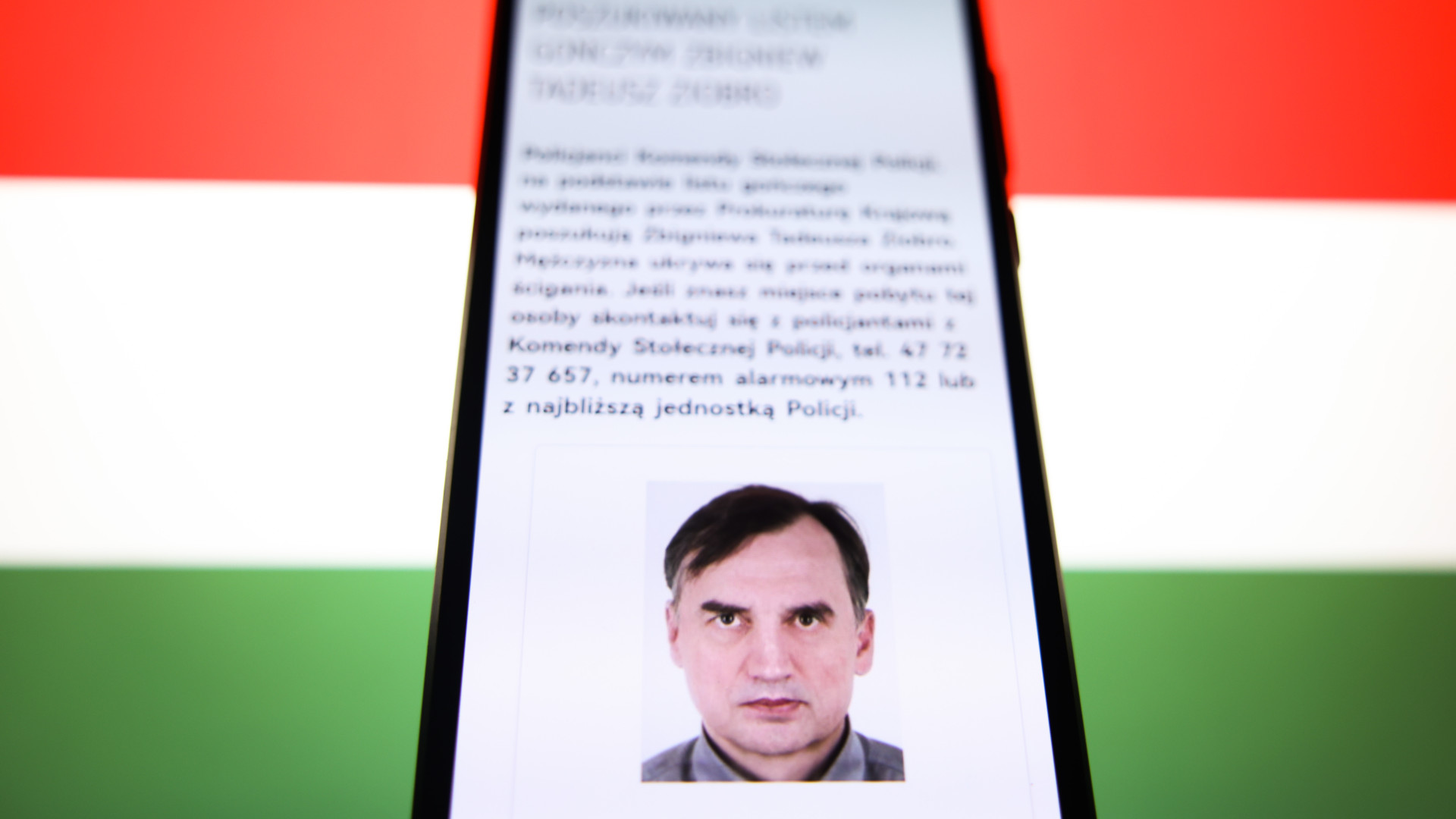 Dagad a botrány: trükkös módon menekítették ki Magyar Péter elől a megvádolt politikust, Washingtonig vezetnek a szálak