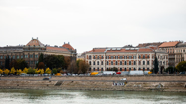 Hatalmas átalakítás előtt áll a patinás magyar egyetem: teljesen megújulnak a kollégiumok és az előadók