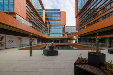 021-WEB_251015_NM2_0563