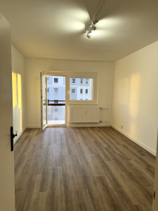 023572 nagyszoba utána