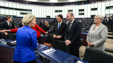 Saját pártja vághatja el Ursula von der Leyen eddigi legnagyobb húzását