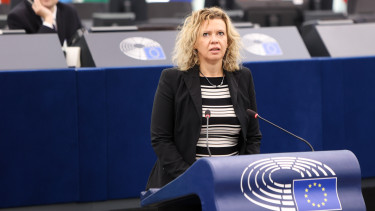 Százmilliárdok tűnnek el az adóbevételekből, a kiskapuk bezárásáról és az európai cégek helyzetbe hozásáról döntött az EP