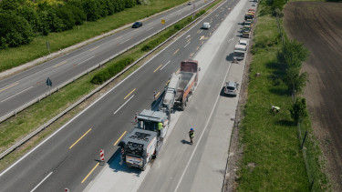 Nagyszerű hír az autósoknak: a vakáció kezdetére végeztek a munkálatokkal a forgalmas magyar autópályán