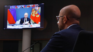 Oroszország és Európa között vacillál a világ egyik legnagyobb fegyvernagyhatalma