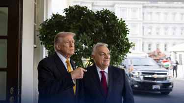 Kiszivárgott egy fénykép a Trump-Orbán egyeztetésről, ami felfedi az amerikaiak valódi szándékait