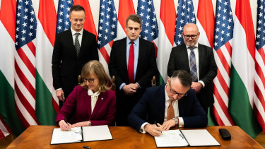 Beérett a repülőút, Magyarország aláírta a gázmegállapodást Amerikával