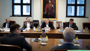 Orbán Viktor: hozzá kell nyúlni a stratégiai olajkészletekhez