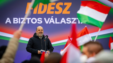 Rendőrök kísérték az ügyészségre az őrizetbe vett volt országgyűlési képviselőt