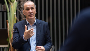 Itt van, mit tervez a Tisza-kormány leendő egészségügyi minisztere az életmentő gyógyszerekkel