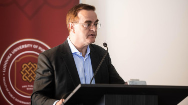 Michael Kumhof: 