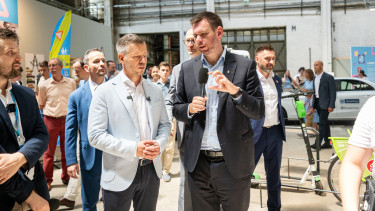 Rendkívüli sajtótájékoztatón jelentette be Vitézy Dávid: nagy változások jönnek a közlekedésben