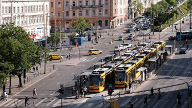 Súlyos baleset a Széna térnél, nem járnak Budán a 4-es és 6-os villamosok