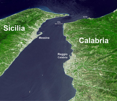 960px-Stretto_di_messina_satellite