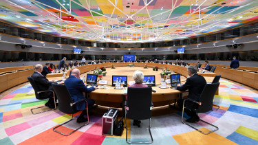 Elkezdődött csörte a brüsszeli stratégiaváltásról - azt latolgatják, hogy ki képviselje az EU-t a Putyinnal való találkozáskor