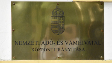 Két embert vett őrizetbe a NAV az NKA-ügyben: akár 15 év börtönt is kaphatnak