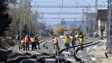 Végleg eltűnik több retro vasútállomás a Balaton partjáról