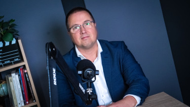 Átalakul a logisztikai piac: egyre kevésbé elég csak kamionokat üzemeltetni 