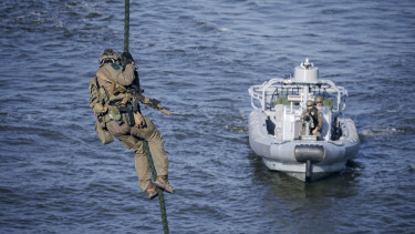 Ez az „új normalitás”: rajtaütéseket gyakorol a NATO egyik legújabb tagja, szabotázsokra készülnek