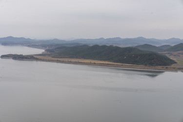 a túlparton Észak-Korea