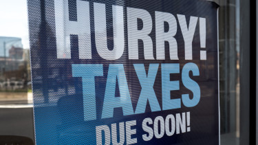 Visszatér a reklámadó 2026-ban: sokkal több céget érinthet, mint elsőre gondolnánk