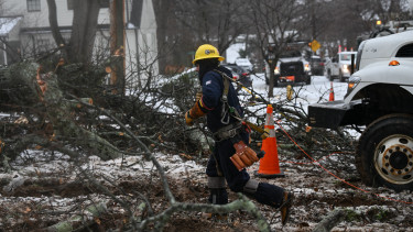 Vészhelyzet több amerikai államban: áramkimaradásokat és rekordárakat hozott a nagy vihar