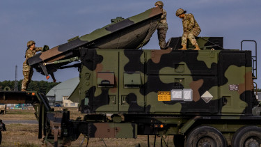 Irán megtalálta az Egyesült Államok gyenge pontját: filléres fegyverekkel semmisítik meg az amerikai csúcsfegyvereket