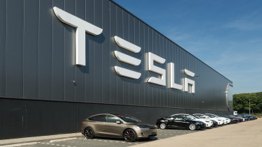 Árat emel Kínában a Tesla