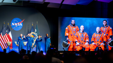 Megvan a NASA következő Hold-küldetésének legénysége: európai űrhajós is lesz a fedélzeten