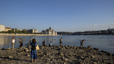 Itt az új rekord, soha nem volt még ilyen alacsony a Duna vízállása Budapesten