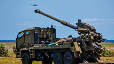 Feszült térségben bukkant fel az izraeli gyártmányú ATMOS fegyverrendszerek: mélységi csapásokra is képes lesz a szigetország hadserege