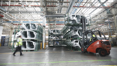 Miközben az autóiparra záporoznak az ütések, a háttérben komoly magyar sikerek is feltűnnek