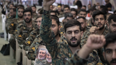 Drámai fenyegetést tett közzé az iráni Forradalmi Gárda parancsnoka: a csillagokig lőnék fel az olaj árát