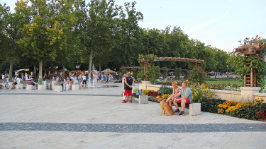 Drágul a parkolás Balatonfüreden