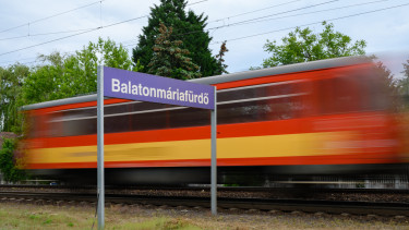 Káoszba taszította a vihar a balatoni vasútvonalat