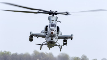 Szintet lép a katonai készültség: csapásmérő helikoptereket vezényelnek az orosz határ közelébe