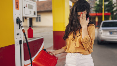 Nagy változás jön az üzemanyagoknál – Ez mindenkit érint