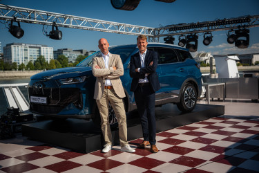 Berecz Zsolt, a Grand Automotive East regionális üzletfejlesztési igazgatója és Jochen Tueting, a Chery Europe R&D ügyvezető igazgatója