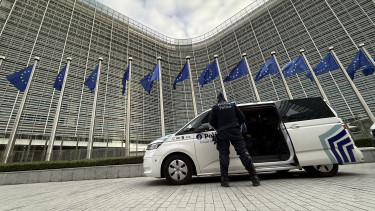 Brüsszel szemét is kilophatják a közpénzcsalók, mert inkább oda se néznek