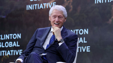 Megszólalt Bill Clinton az egész Amerikát lázban tartó botrányról: „nem láttam semmit”