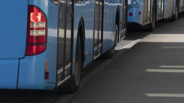 Videón, ahogy lángok csaptak fel a főváros szívében: busz gyulladt ki a belvárosban