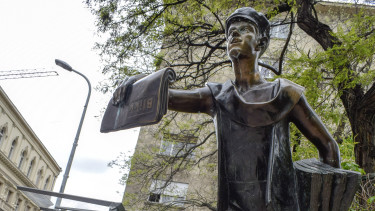 blikk rikkancs szobor