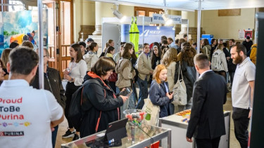 10 ezer fiatal döntheti el márciusban, hogy mely vállalatok maradnak talpon a következő években