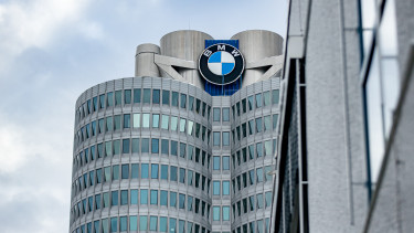 Bajban a BMW, durván visszavágták a várakozásokat