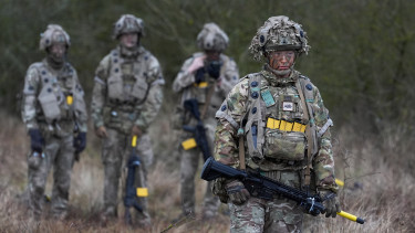 Nagy a veszély, felpörgetné a haderő fejlesztését az európai atomhatalom – De súlyos ára lesz ennek
