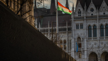 Több mint 1200 milliárd forintos bomba várja, hogy rárobbanjon a magyar költségvetésre