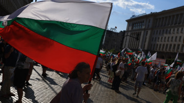 Tömeges tüntetések és politikai válság Bulgáriában