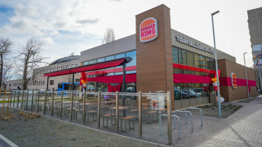 Új éttermet nyit az amerikai burgeróriás egy zéró kibocsátású épületben