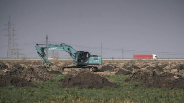 Nekiment a BYD-nak Gajdos László miniszter, kemény üzenetet küldött a vezetőknek