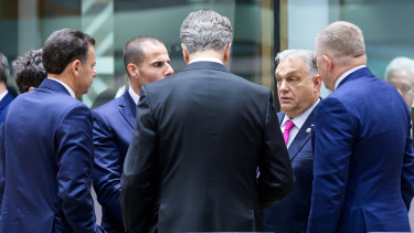 Sorra kérték számon Orbán Viktort a sorsdöntő EU-csúcsra érkező államfők