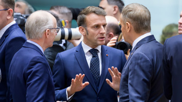 Fejet hajtottak a franciák, újabb szankciókat vethet ki Brüsszel